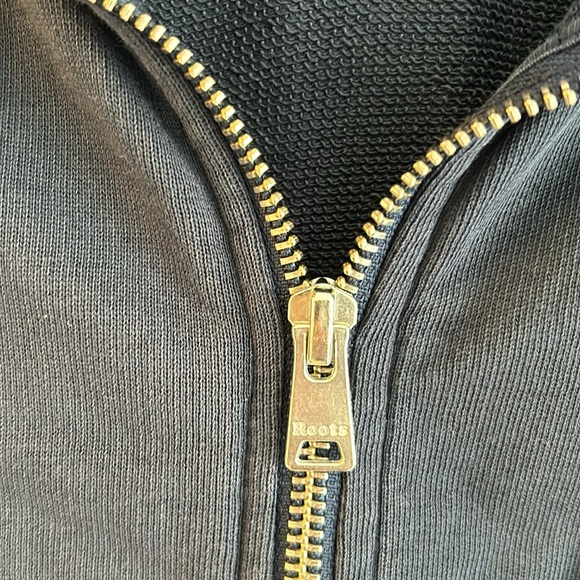 Men’s ROOTS navy zip up sweater - Picture 5 of 6